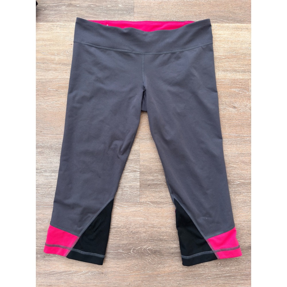 Under Armour cropped athletic leggings